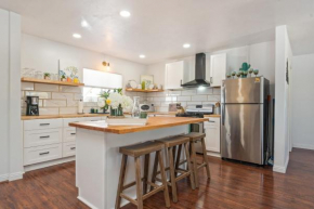 Village House - Hot Tub, Pool, walk to shops